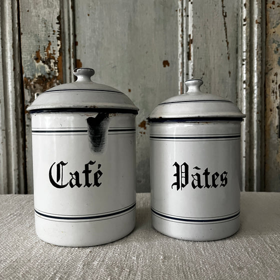 Set of enamel canisters